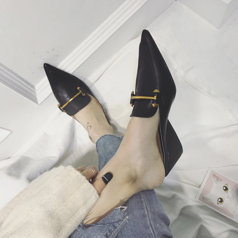 Famous Designer buckle mules women block high heels slippers 2019summer wedges handmade eurpean pointy toe outwear casual shoes
Famous Designer buckle mules women block high heels slippers 2019summer wedges handmade eurpean pointy toe outwear casual shoes