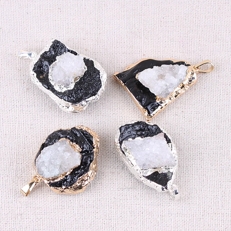 Explosion Jewelry Obsidian Sticky Crystal Cluster Crystal Bud Necklace Pendant Irregular Pendant Gold Bag Silver
Explosion Jewelry Obsidian Sticky Crystal Cluster Crystal Bud Necklace Pendant Irregular Pendant Gold Bag Silver