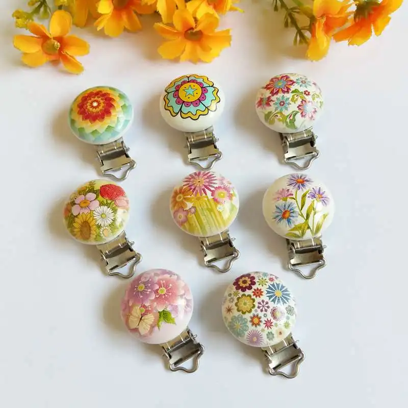 Random mix 5pcs/lot Cartoon pattern Metal Wooden Baby Children Pacifier Holder Clip Infant Cute Round Nipple Clasps For Baby
Random mix 5pcs/lot Cartoon pattern Metal Wooden Baby Children Pacifier Holder Clip Infant Cute Round Nipple Clasps For Baby