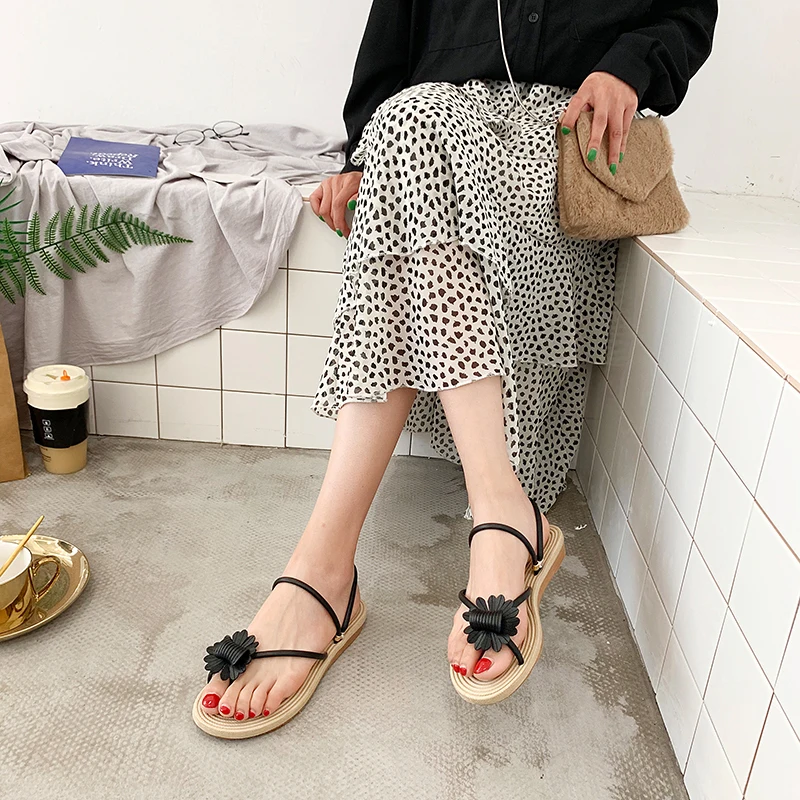 Summer Women Sandals Cross Tie Weaving Elastic Band Beach Flat With Casual Shoes Rome Style Female Gladiator Sandals Low Heels
Summer Women Sandals Cross Tie Weaving Elastic Band Beach Flat With Casual Shoes Rome Style Female Gladiator Sandals Low Heels