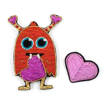 Monster with Heart Silk Emboridered Patch Brooch Indian Silk Wire Handmade Badge Fabric Patch Fashion Clothing DIY Decoration
Monster with Heart Silk Emboridered Patch Brooch Indian Silk Wire Handmade Badge Fabric Patch Fashion Clothing DIY Decoration