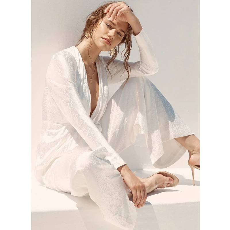 New Style Elegant Evening Party Jumpsuit Women Fashion White Deep V Solid Sexy Jumpsuits 2019 Casual Summer Beachwear Wholesale
New Style Elegant Evening Party Jumpsuit Women Fashion White Deep V Solid Sexy Jumpsuits 2019 Casual Summer Beachwear Wholesale