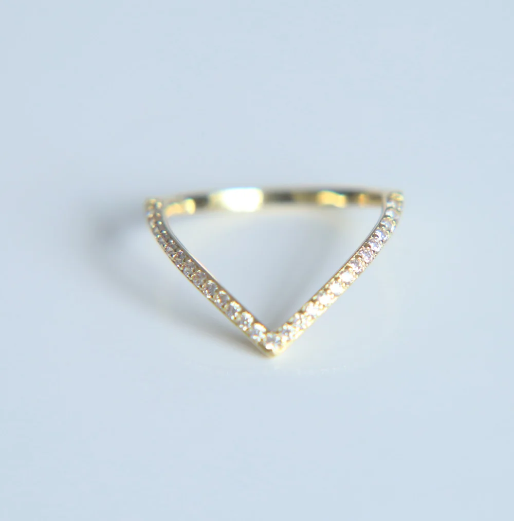 MICRO PAVE cz prong setting high quality V letter V gold filled simple delicate women chevron cz ring
MICRO PAVE cz prong setting high quality V letter V gold filled simple delicate women chevron cz ring