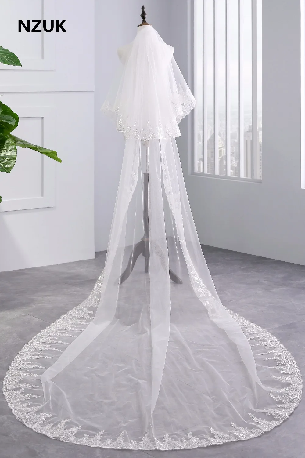 2018 Free Shipping velos de novia 3 Meters 2T White&Ivory Sequins Blings Sparkling Lace Edge Purfle Long Cathedral Wedding Veils
2018 Free Shipping velos de novia 3 Meters 2T White&Ivory Sequins Blings Sparkling Lace Edge Purfle Long Cathedral Wedding Veils
