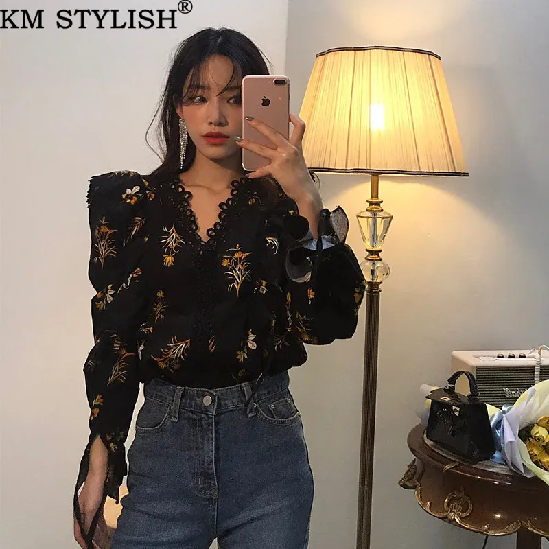 Korea Sweet Girl 2019 Early Spring Vintage Shirt Lace V-neck Ruffled Flare Long-sleeved Print Blouse
Korea Sweet Girl 2019 Early Spring Vintage Shirt Lace V-neck Ruffled Flare Long-sleeved Print Blouse