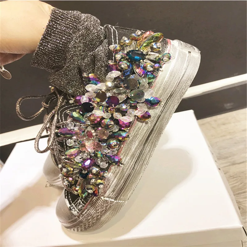 Homemade spring new rhinestone heavy work handmade beaded old retro small white shoes canvas shoes single shoes
Homemade spring new rhinestone heavy work handmade beaded old retro small white shoes canvas shoes single shoes