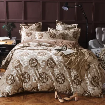 4 Pieces gold Jacquard Fleece fabric Luxury Bedding Set King Size Queen Bed Set winter warm Duvet Cover Bed Sheet Pillowcase
4 Pieces gold Jacquard Fleece fabric Luxury Bedding Set King Size Queen Bed Set winter warm Duvet Cover Bed Sheet Pillowcase