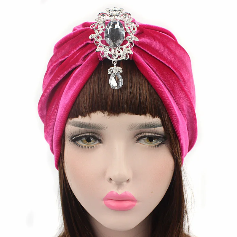 New Women's Gold Velvet Turban Hat Female Alloy Pendant Decorative Bandanas Female Headwear Fashion Girl Hair Accessories
New Women's Gold Velvet Turban Hat Female Alloy Pendant Decorative Bandanas Female Headwear Fashion Girl Hair Accessories