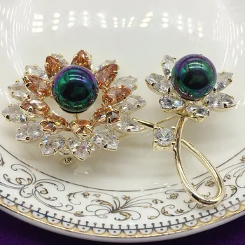 Lucky Sunny's Unique Tone Two Sun Flower Brooch with Shiny CZ Micro Paving Brooch Delicate Pins
Lucky Sunny's Unique Tone Two Sun Flower Brooch with Shiny CZ Micro Paving Brooch Delicate Pins