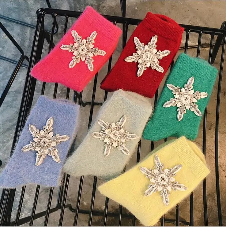 2017 New Arrival High Quality Super Thick Wool Socks Snowflake Rhinestone Beaded Flower Embroidery socks Winter Socks For Women
2017 New Arrival High Quality Super Thick Wool Socks Snowflake Rhinestone Beaded Flower Embroidery socks Winter Socks For Women