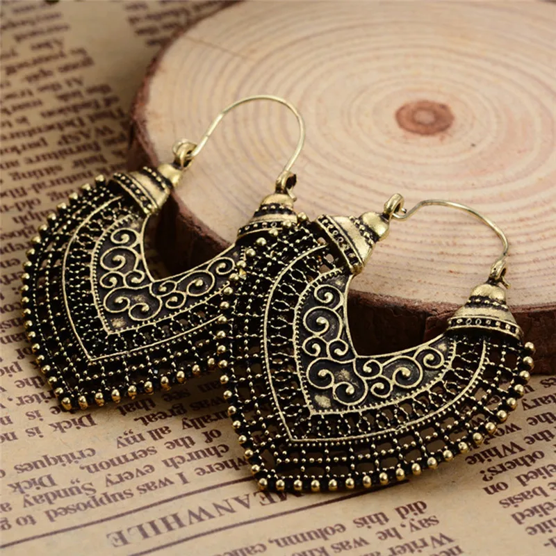 1 Pair Bohemian Ethnic Vintage Turkish Style Bronze Silver Plated Carved Metal Hollow Heart Hanging Dangle Earrings For Women
1 Pair Bohemian Ethnic Vintage Turkish Style Bronze Silver Plated Carved Metal Hollow Heart Hanging Dangle Earrings For Women