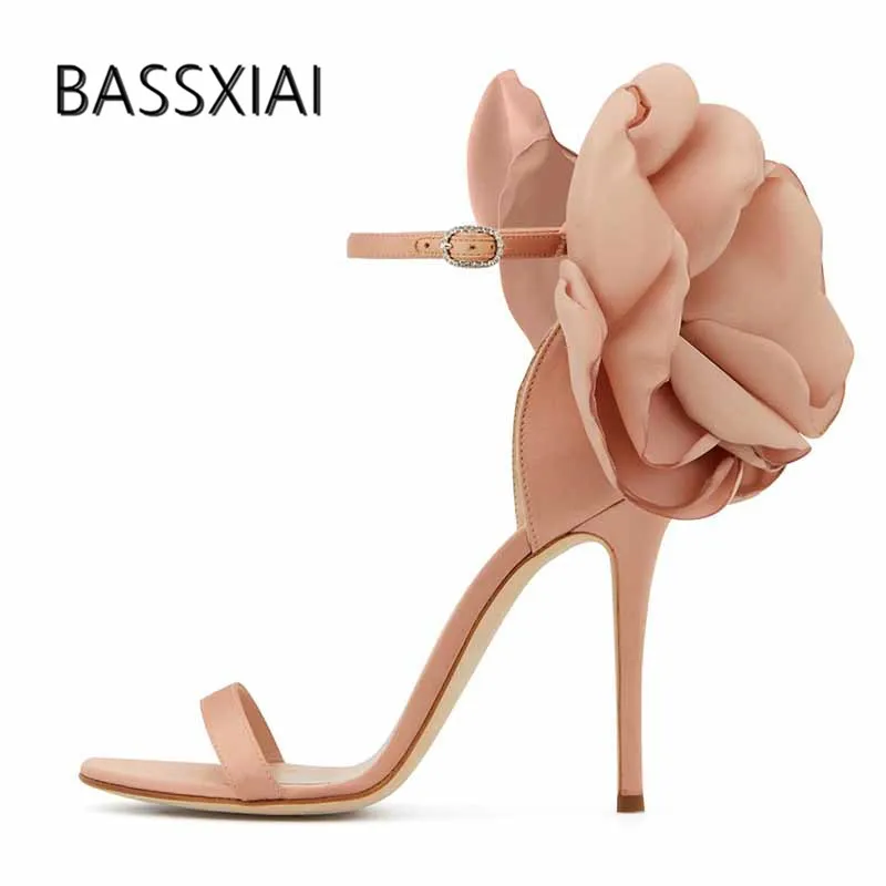 2019 Sexy Satin Gladiator Sandals Woman Open Toe Big Flower High Heel Shoes Women Wedding Shoes
2019 Sexy Satin Gladiator Sandals Woman Open Toe Big Flower High Heel Shoes Women Wedding Shoes
