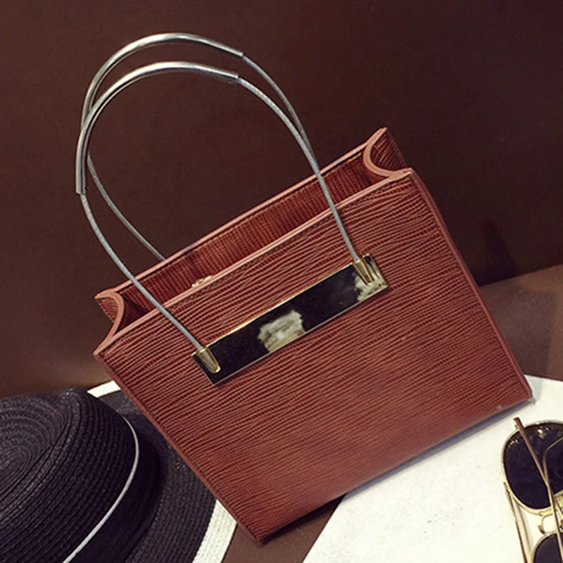 European And American Fashion Steel Handbag Spring New Lizard Pattern Female Package Commuter Simple Shoulder Messenger Bag
European And American Fashion Steel Handbag Spring New Lizard Pattern Female Package Commuter Simple Shoulder Messenger Bag