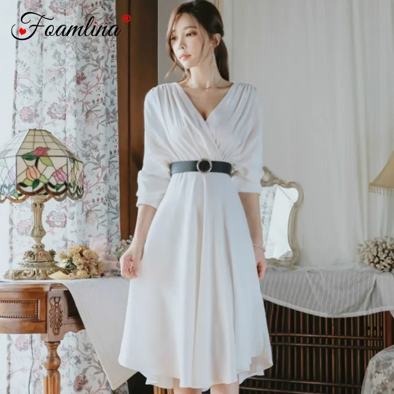 Foamlina White Dress Women Autumn Flare Dress 2018 Sexy V Neck Long Sleeve Wrinkle Tunic A Line Big Swing Midi Vintage Dress
Foamlina White Dress Women Autumn Flare Dress 2018 Sexy V Neck Long Sleeve Wrinkle Tunic A Line Big Swing Midi Vintage Dress