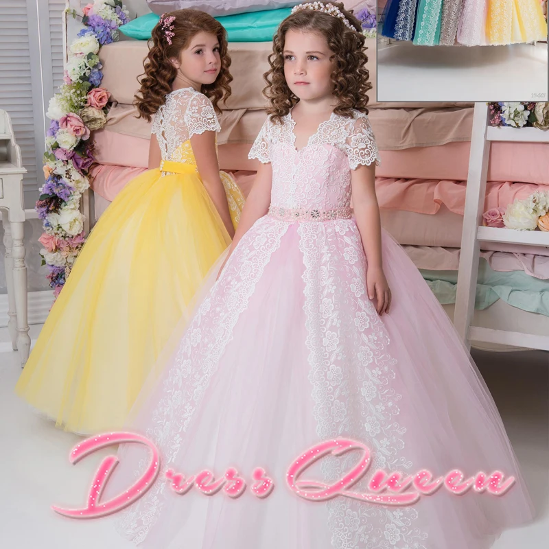 2017 New Flower Girl Dresses Pink/Yellow V Neck Short Sleeves Ball Gown Back Button Applique Lace Communion Gowns Vestidos Longo
2017 New Flower Girl Dresses Pink/Yellow V Neck Short Sleeves Ball Gown Back Button Applique Lace Communion Gowns Vestidos Longo