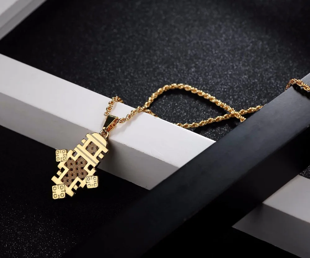 Pendant & Necklace
