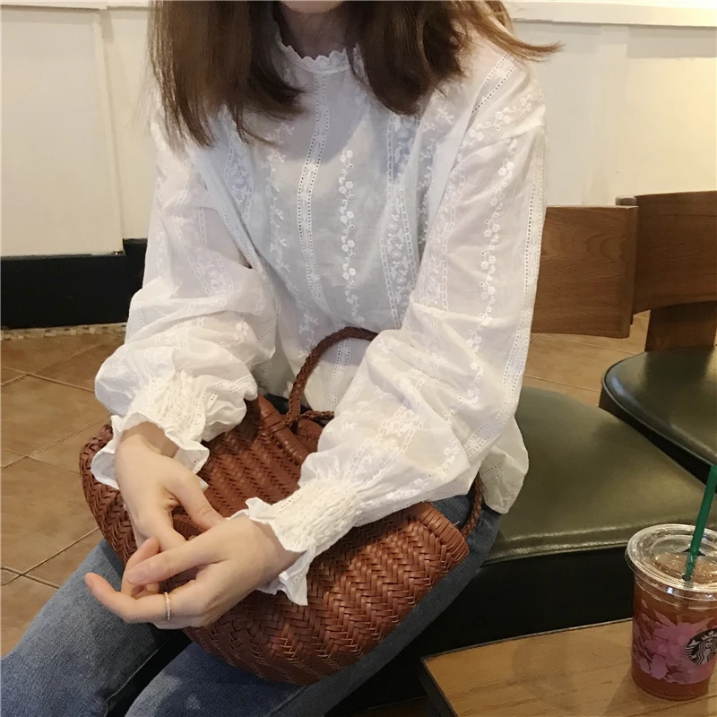 2019 spring autumn korean sweet style solid color white lace tops womens long sleeve shirts womens blouses (K761)
2019 spring autumn korean sweet style solid color white lace tops womens long sleeve shirts womens blouses (K761)