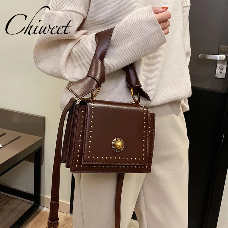 Luxury Vintage Rivet Tote Bag Brand Women Leather Handbags Ladies Trendy Small Messenger Bags Designer Panelled Shoulder Bag
Luxury Vintage Rivet Tote Bag Brand Women Leather Handbags Ladies Trendy Small Messenger Bags Designer Panelled Shoulder Bag