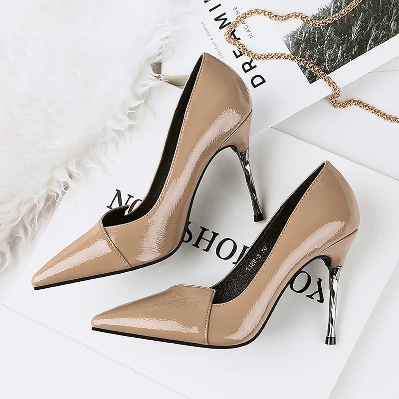 2018 Women 9cm Metal High Heels Bridal Scarpins Leather Pumps Female Wedding Heels Lady Valentine Leather Nude Brown Shoes
2018 Women 9cm Metal High Heels Bridal Scarpins Leather Pumps Female Wedding Heels Lady Valentine Leather Nude Brown Shoes