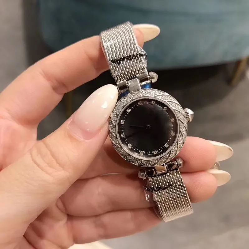 Women's Watches Top Brand Runway Luxury European Design Quartz Wristwatches A06790
Women's Watches Top Brand Runway Luxury European Design Quartz Wristwatches A06790