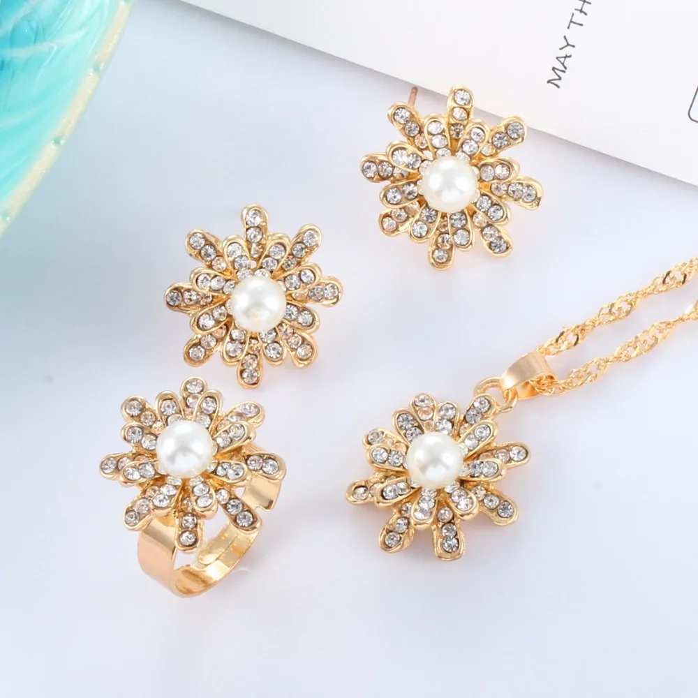 Austrian Crystal Shinning Simulated Pearl Necklace Earrings Rings Set For Women Gold/Silver Plated Flower Pendant Jewelry Set
Austrian Crystal Shinning Simulated Pearl Necklace Earrings Rings Set For Women Gold/Silver Plated Flower Pendant Jewelry Set