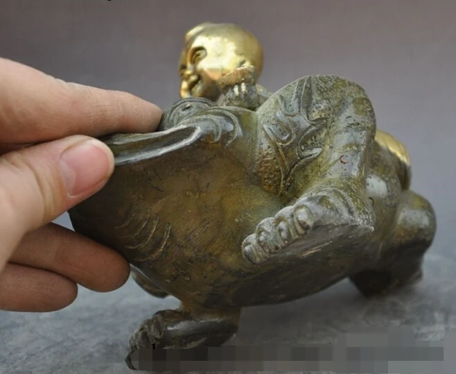 S0566 china fengshui bronze gilt wealth money coin boy ride Golden Toad spittor statue
S0566 china fengshui bronze gilt wealth money coin boy ride Golden Toad spittor statue