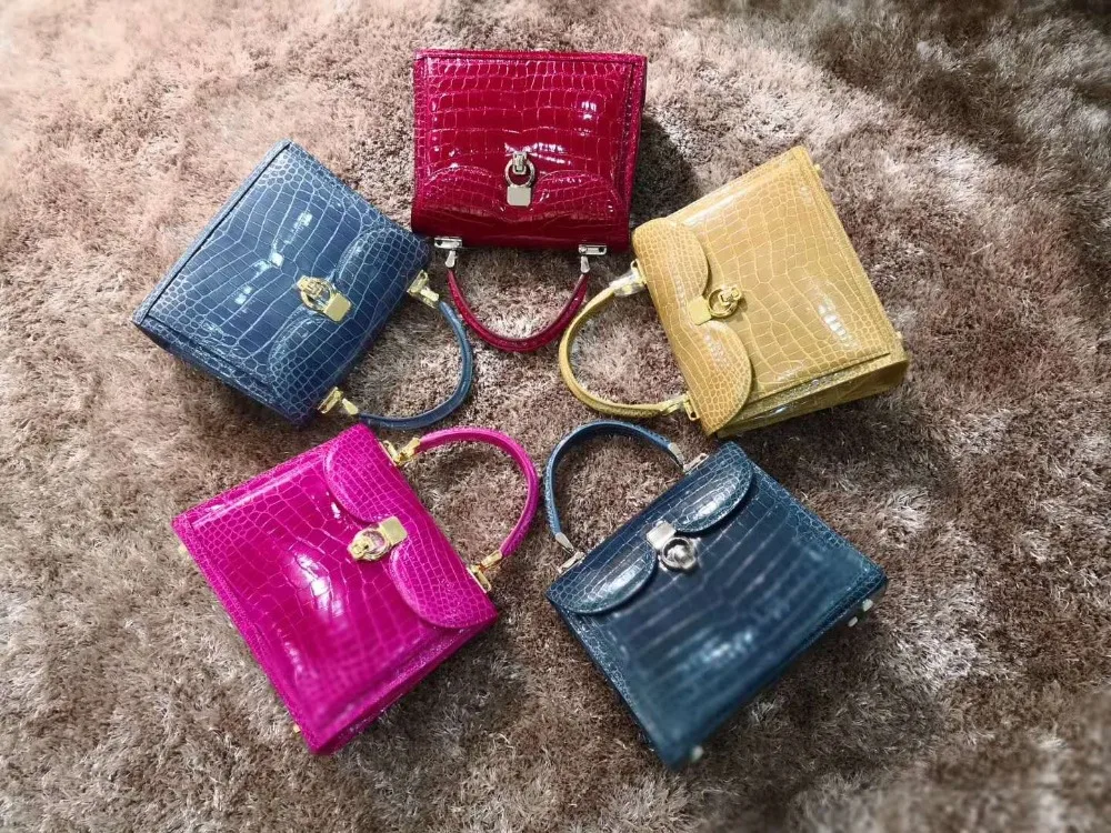 2018 latest luxury quality shinny skin genuine crocodile skin women tote handbag high glossy crocodile skin lady bag free ship
2018 latest luxury quality shinny skin genuine crocodile skin women tote handbag high glossy crocodile skin lady bag free ship