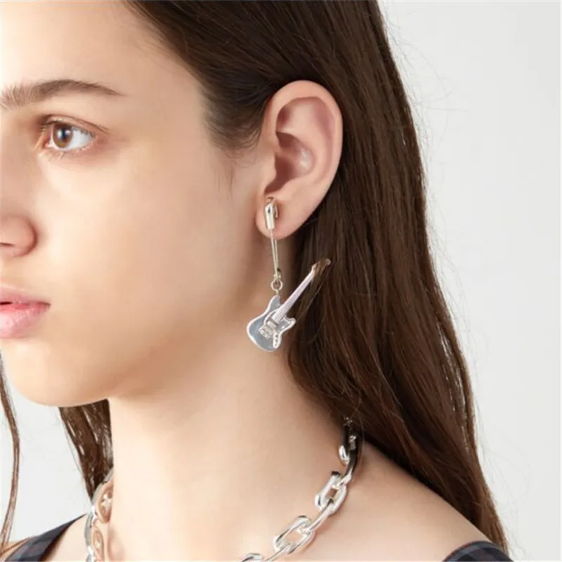 Timlee E033,Free Shipping,New Personality Pin Guitar Metal Dangle Earrings,Popular Accessories Wholesale
Timlee E033,Free Shipping,New Personality Pin Guitar Metal Dangle Earrings,Popular Accessories Wholesale