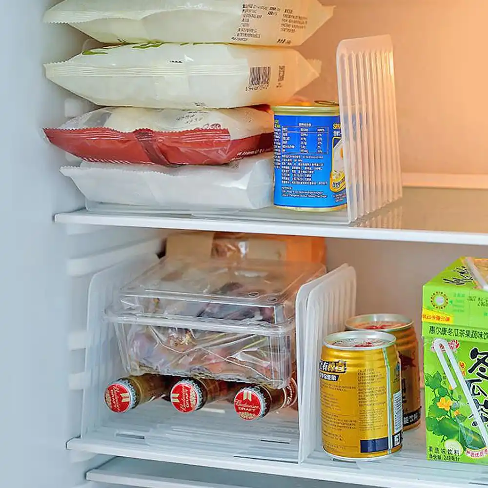 スペースを節約キッチンオーガナイザープラスチック冷蔵庫ビール缶オーガナイザー収納ホルダーラック調整可能な冷蔵庫の食品コカオーガナイザー Gooum
