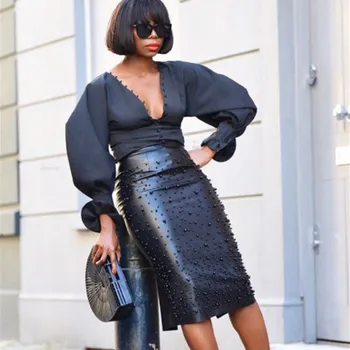 Women Black PU Faux Leather Skirt Pearl Beading High Waisted Pencil Skirt Office Lady Back Slit Knee-length Midi Skirt Female
Women Black PU Faux Leather Skirt Pearl Beading High Waisted Pencil Skirt Office Lady Back Slit Knee-length Midi Skirt Female