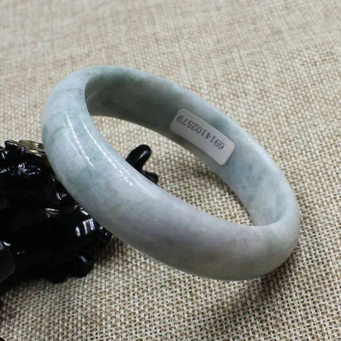 02579 Certified Grade A Natural Lavender Green Jadeite Jade Bracelet Bangle 59mm 10.20 40
02579 Certified Grade A Natural Lavender Green Jadeite Jade Bracelet Bangle 59mm 10.20 40