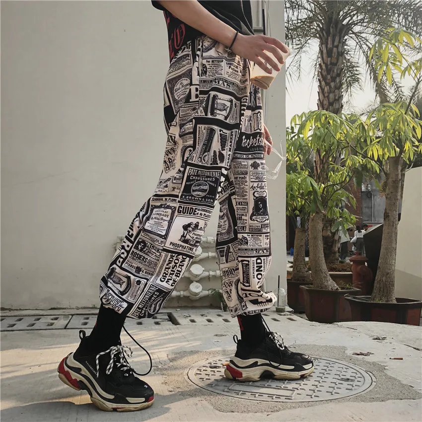 Streetwear Fashion Newspaper Letter Print Drawstring Hem Hip Hop Harem Loose Straight Wide Leg Pant High Waist Workout Trouser
Streetwear Fashion Newspaper Letter Print Drawstring Hem Hip Hop Harem Loose Straight Wide Leg Pant High Waist Workout Trouser