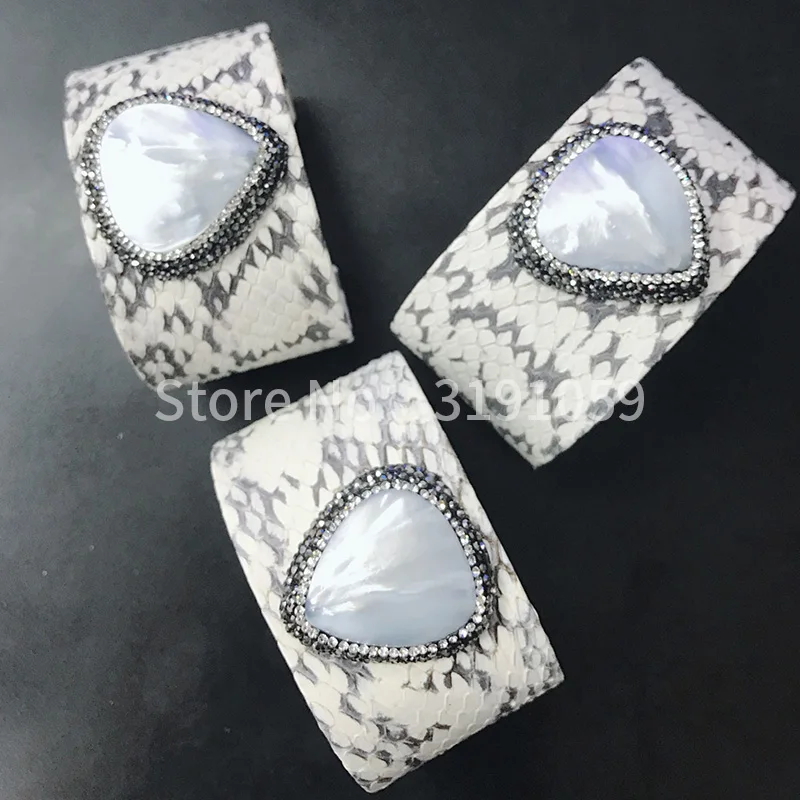Individual snakeskin bracelet with natural heart-shaped shells for a friend's family holiday gift
Individual snakeskin bracelet with natural heart-shaped shells for a friend's family holiday gift