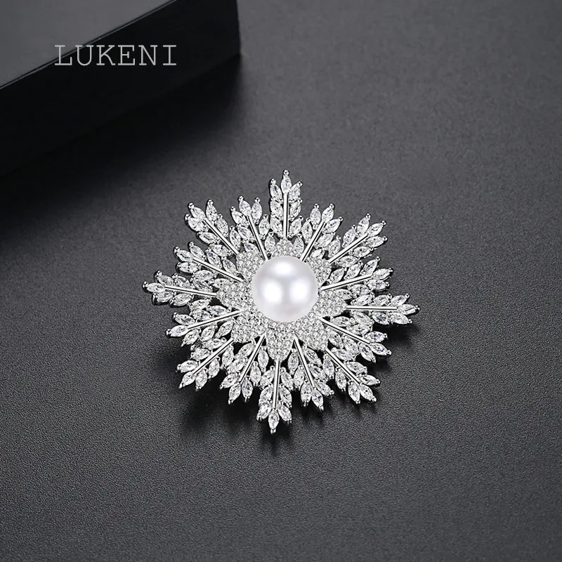 LUKENI New Fashon Cubic Zircon Snowflake Brooch for Women Wedding Pearl Brooch and Pins Brooches Sweater Coat Accessories
LUKENI New Fashon Cubic Zircon Snowflake Brooch for Women Wedding Pearl Brooch and Pins Brooches Sweater Coat Accessories