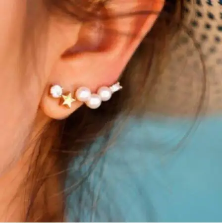 Korean version of the best selling pearl crystal with five-pointed star personality simple earrings female jewelry accessories
Korean version of the best selling pearl crystal with five-pointed star personality simple earrings female jewelry accessories