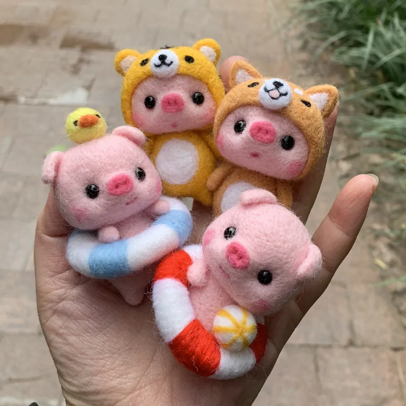 2019 Kids Creative Lovely Pink Pig Handmade Toy Doll Wool Felt Poked Kitting Non-Finished DIY Wool Felting Package
2019 Kids Creative Lovely Pink Pig Handmade Toy Doll Wool Felt Poked Kitting Non-Finished DIY Wool Felting Package