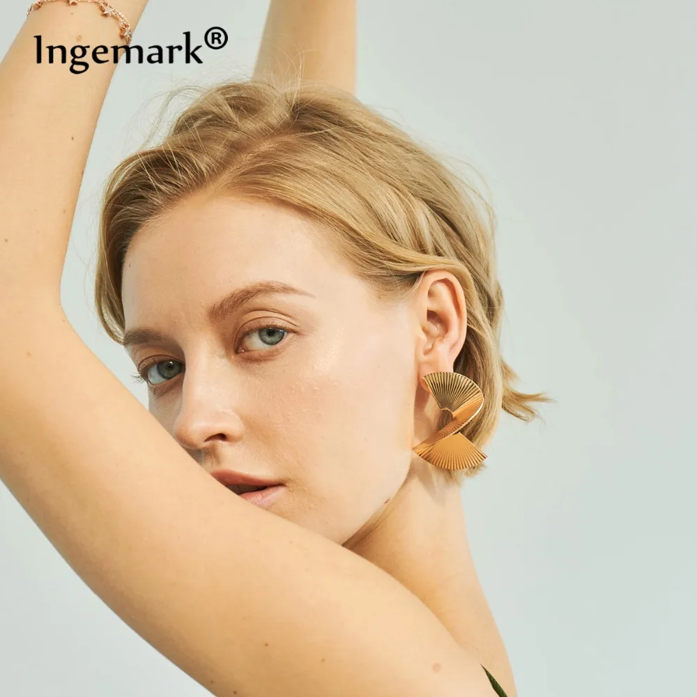 Ingemark Irregular Creative Stud Earrings for Women Metal Sector Striped Spiral Statement Earrings Stylish Jewelry Accessories
Ingemark Irregular Creative Stud Earrings for Women Metal Sector Striped Spiral Statement Earrings Stylish Jewelry Accessories