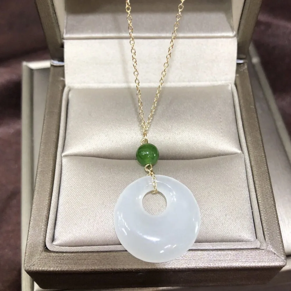 Zhe Ru Jewelry 18k gold inlaid natural Hetian white jade 23mm donut pendant necklace sexy clavicle chain
Zhe Ru Jewelry 18k gold inlaid natural Hetian white jade 23mm donut pendant necklace sexy clavicle chain