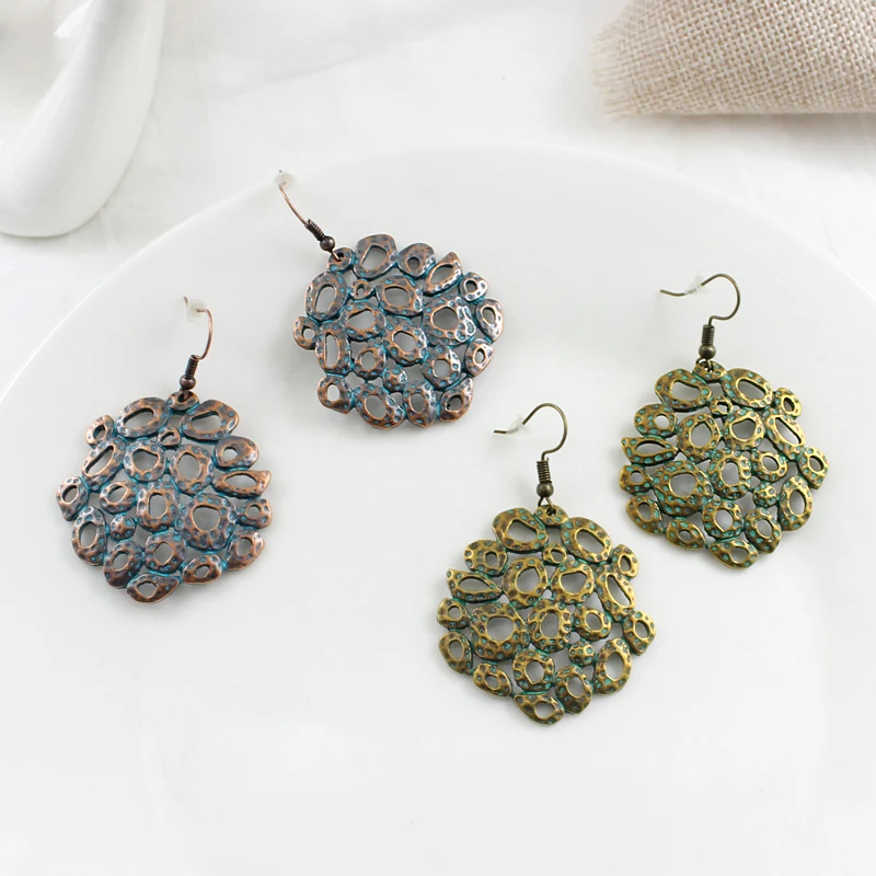Exaggerated Hollow Irregular Geometric Earrings Honeycomb Personality Pendant Earrings Retro Creative Party Jewelry Punk Gifts
Exaggerated Hollow Irregular Geometric Earrings Honeycomb Personality Pendant Earrings Retro Creative Party Jewelry Punk Gifts