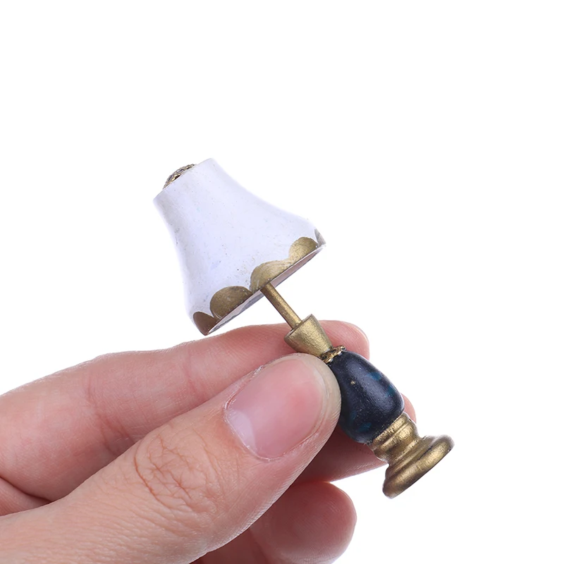 1PCS Mini Plastic Lamp For Dollhouse Furniture Sets Simulated Office Lamp For Girls Playing House Toy For Dolls
1PCS Mini Plastic Lamp For Dollhouse Furniture Sets Simulated Office Lamp For Girls Playing House Toy For Dolls