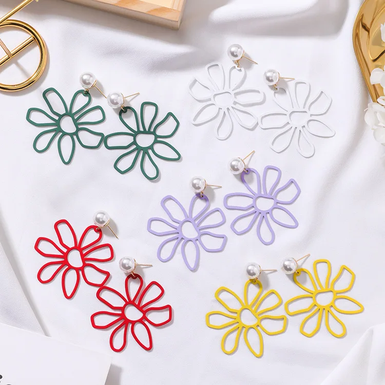 2019 new design fashion brand jewelry exaggerated large color hollow flower earrings for women Candy-colored pearl earring
2019 new design fashion brand jewelry exaggerated large color hollow flower earrings for women Candy-colored pearl earring