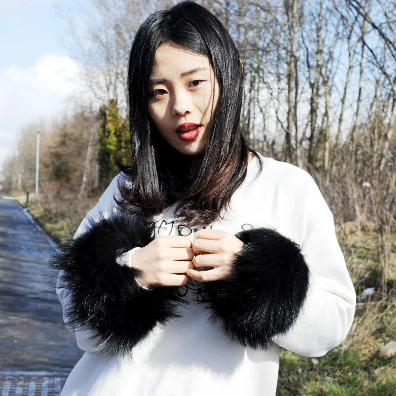 Free Shipping Real Raccoon Fur Slap on Cuffs / Bracelets - Pair ~WHOLESALE / RETAIL ~ DROP SHIPPING
Free Shipping Real Raccoon Fur Slap on Cuffs / Bracelets - Pair ~WHOLESALE / RETAIL ~ DROP SHIPPING