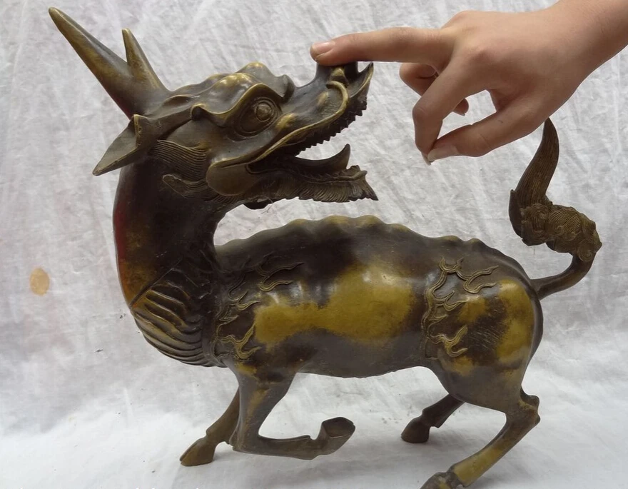 song voge gem S4505 15" Chinese Bronze Animal FengShui Protect Unicorn Dragon Kylin Statue Figurine
song voge gem S4505 15" Chinese Bronze Animal FengShui Protect Unicorn Dragon Kylin Statue Figurine