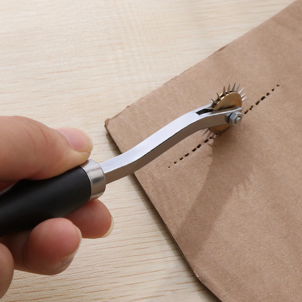 1PC New Useful Black Stainless Steel Leather Paper Overstitch Wheel Gear Roulette Spacer Sewing Tool Scriber Hand Tool
1PC New Useful Black Stainless Steel Leather Paper Overstitch Wheel Gear Roulette Spacer Sewing Tool Scriber Hand Tool