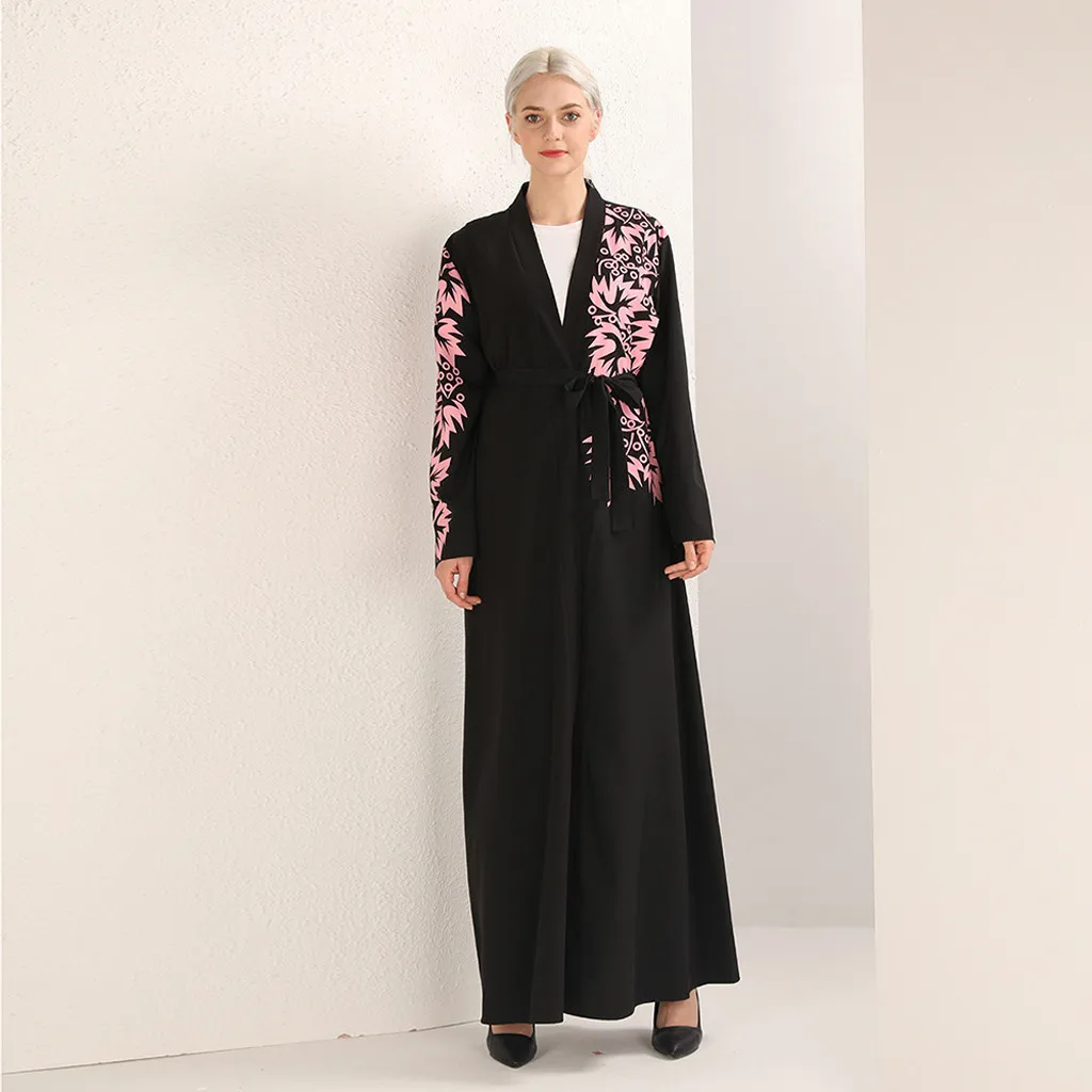 long abaya dress Casual Muslim dress women kaftan dubai Black Stitching Embroidery Cardigan Robes Long Dress 415
long abaya dress Casual Muslim dress women kaftan dubai Black Stitching Embroidery Cardigan Robes Long Dress 415