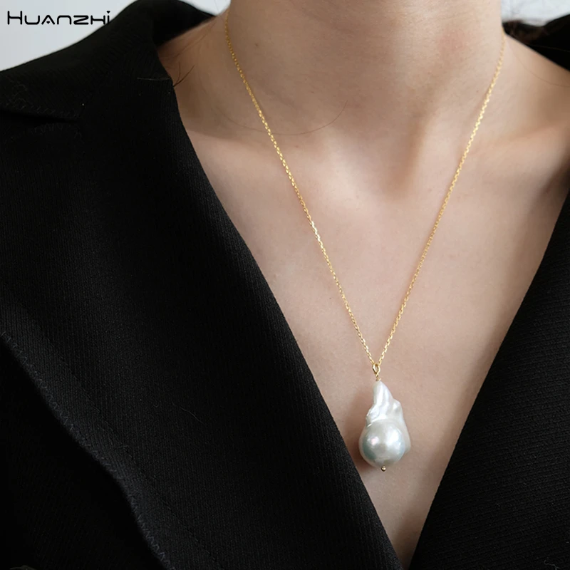 HUANZHI 2019 New Baroque Gold Metal Irregular Imitation Pearls Chain Necklace For Women Girl Party Jewelry Gifts
HUANZHI 2019 New Baroque Gold Metal Irregular Imitation Pearls Chain Necklace For Women Girl Party Jewelry Gifts