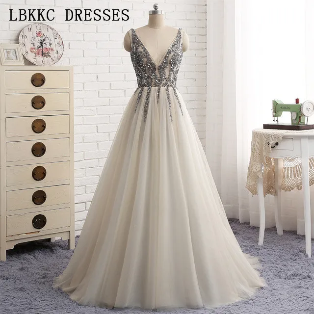 Grey V Neck Prom Dresses 2018 Floor Length Vestido Formatura Tulle Beading Gala Jurken Backless Prom Dress Women Evening Dress
Grey V Neck Prom Dresses 2018 Floor Length Vestido Formatura Tulle Beading Gala Jurken Backless Prom Dress Women Evening Dress