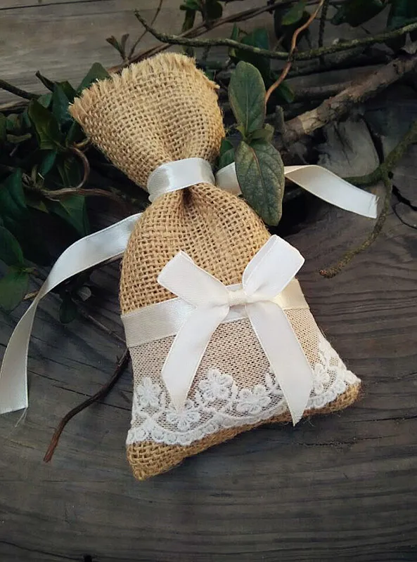 mariage Lace Linen Bags Burlap Drawstring Bag/ Gift Bag Pouch for Birthday Party / Wedding Decorations Supplies 50pcs/lot
mariage Lace Linen Bags Burlap Drawstring Bag/ Gift Bag Pouch for Birthday Party / Wedding Decorations Supplies 50pcs/lot