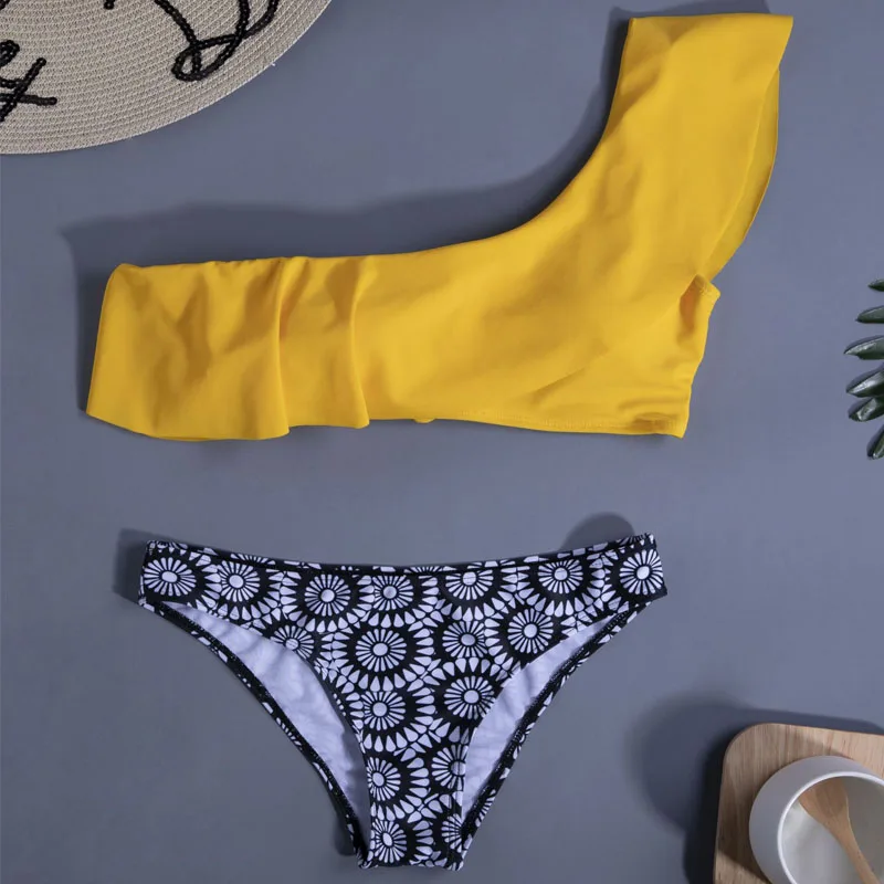 Bikini 2019 New Yellow One Shoulder Ruffle Biquini Sexy Two Piece Swimsuit Swimwear Women Low Waist Bikini Set Thong Bikini
Bikini 2019 New Yellow One Shoulder Ruffle Biquini Sexy Two Piece Swimsuit Swimwear Women Low Waist Bikini Set Thong Bikini