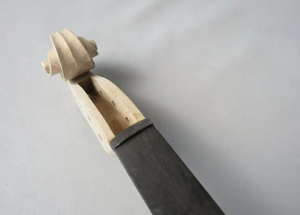 1pcs hand carved maple white violin neck 4/4 wth 1pcs violin ebony fingerboard
1pcs hand carved maple white violin neck 4/4 wth 1pcs violin ebony fingerboard